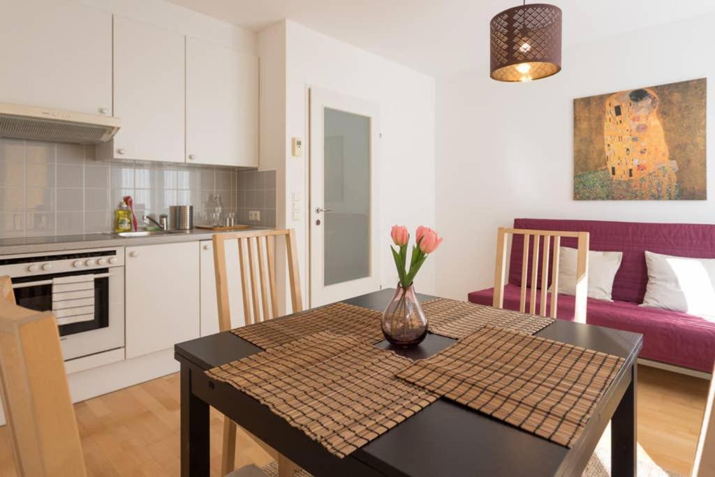 Bright Apartment In Hip & High Quality Neighborhood Виена Екстериор снимка